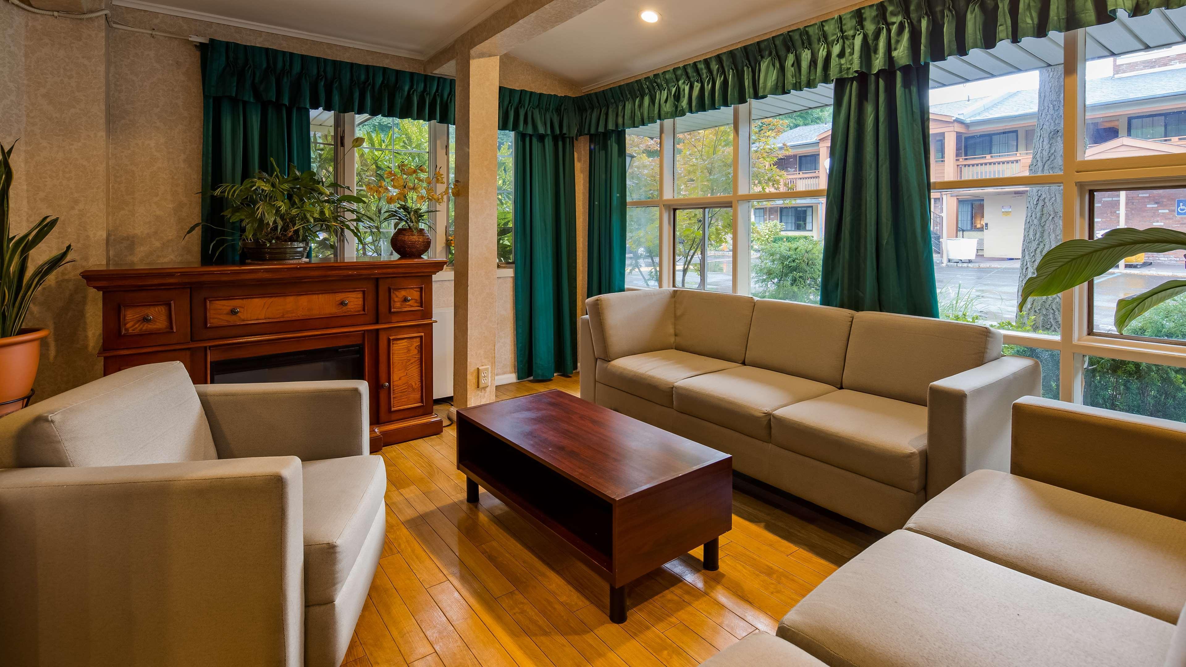 Surestay Plus By Best Western Woodbury Inn Екстер'єр фото
