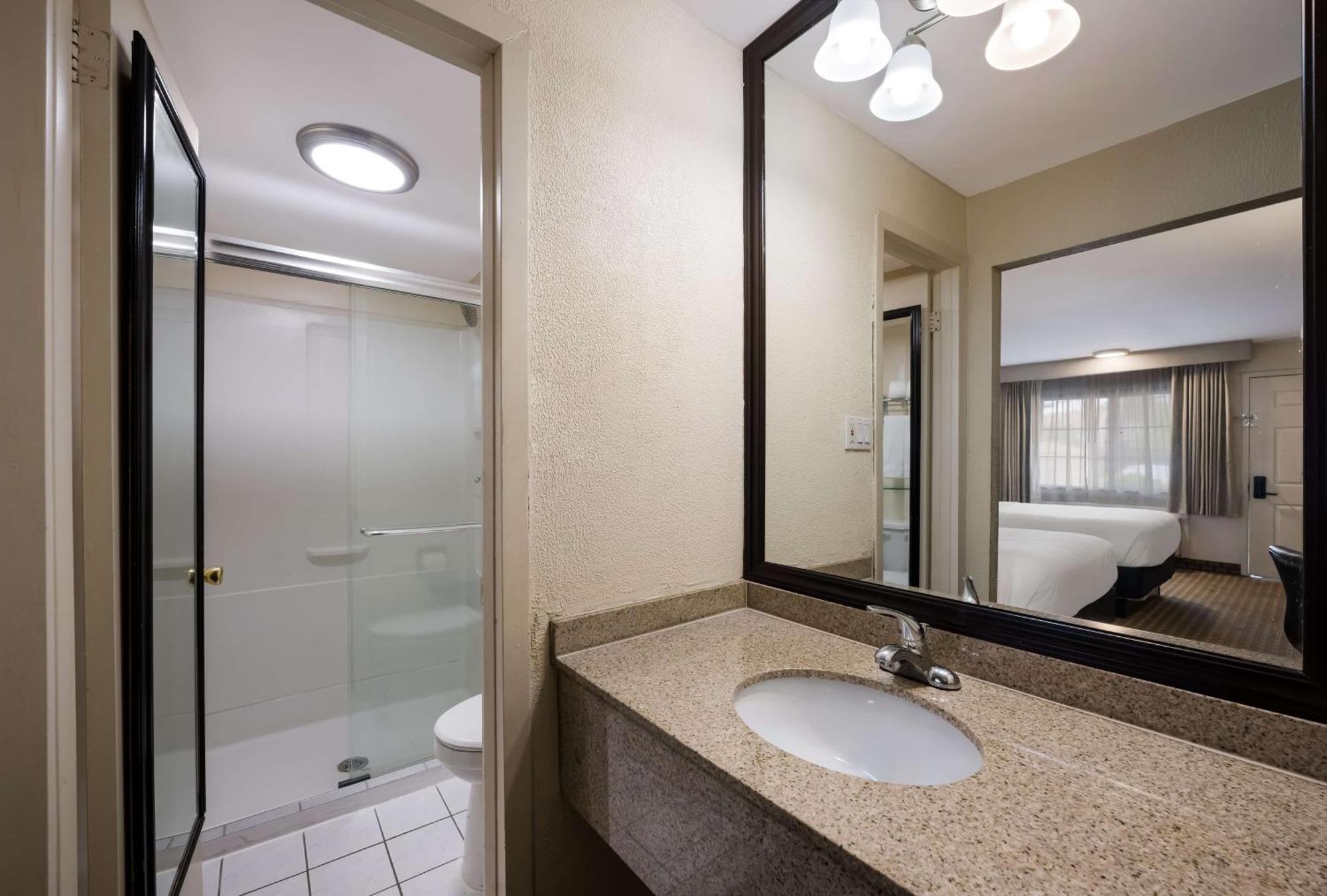Surestay Plus By Best Western Woodbury Inn Екстер'єр фото