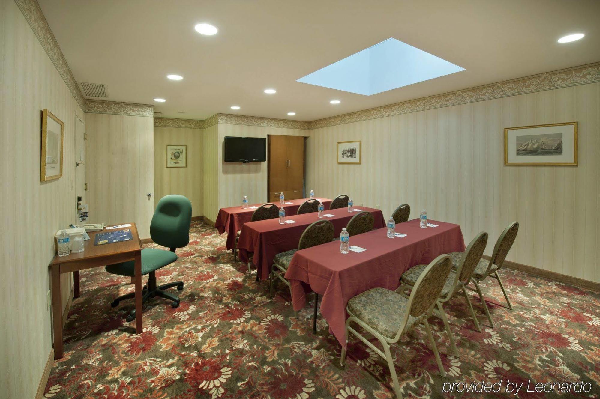 Surestay Plus By Best Western Woodbury Inn Бізнес фото
